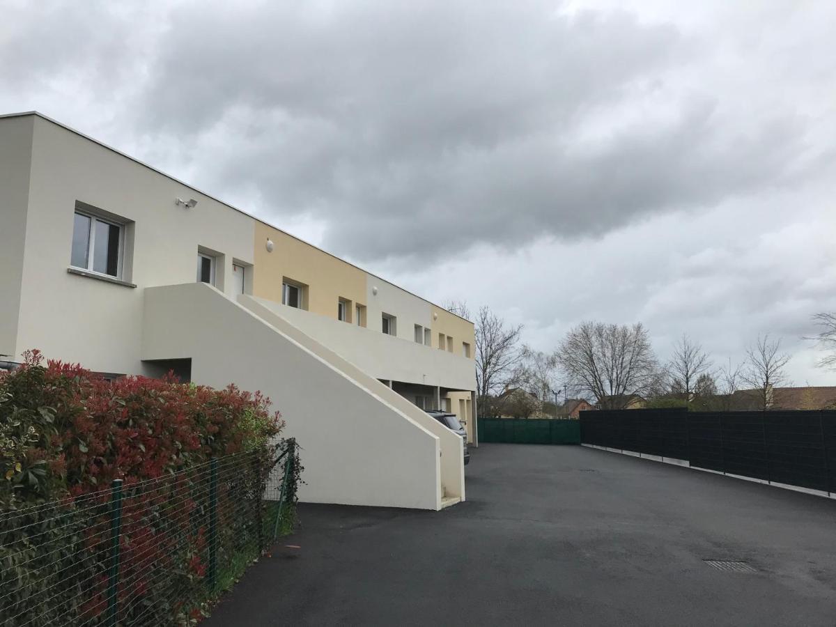 Appartement Numero 4 Ou Numero 8 Savigne-l'Eveque Exterior photo